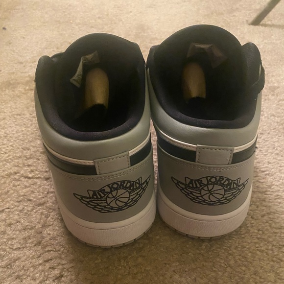 Size 12 Jordan 1 Low Light Smoke Grey - Picture 4 of 6